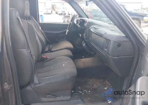 2000 Chevrolet Silverado 1500 z USA, uszkodzony, nr VIN 1GCEC14W1YZ298647